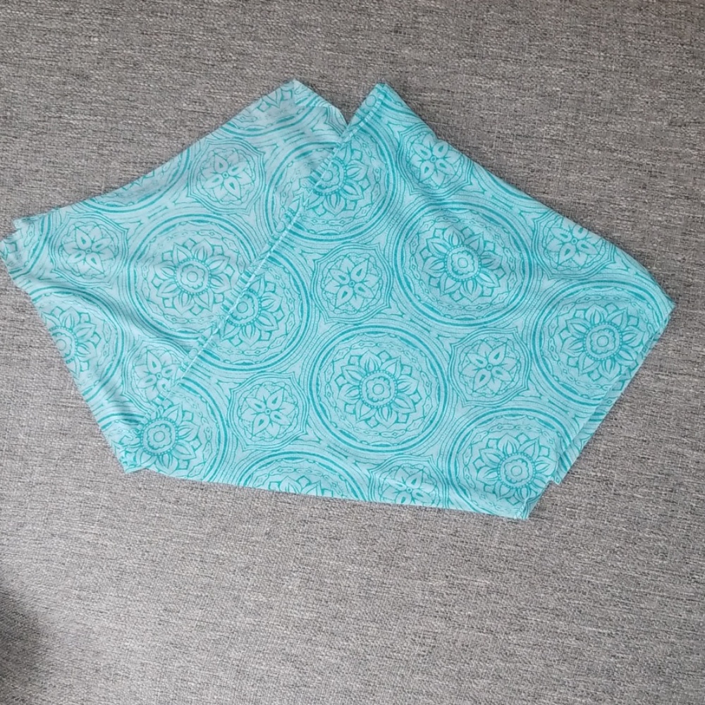 EUC, Soft, Light Blue & White Scarf